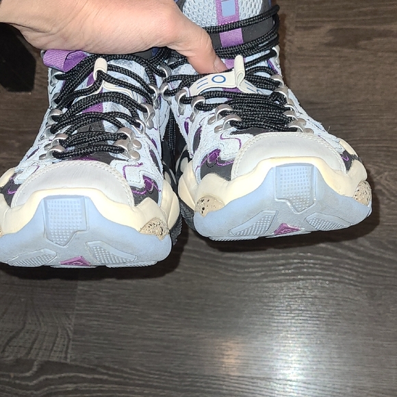 Stylish Multicolor High-Top Sneakers - Picture 6 of 9